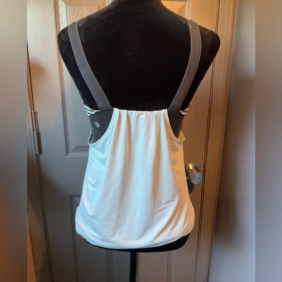 Lululemon Run Back On Track tank size 6 black and green with drawstring - Picture 4 of 7